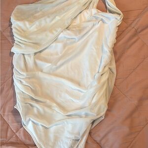 ReoRia White One-Shoulder Bodysuit